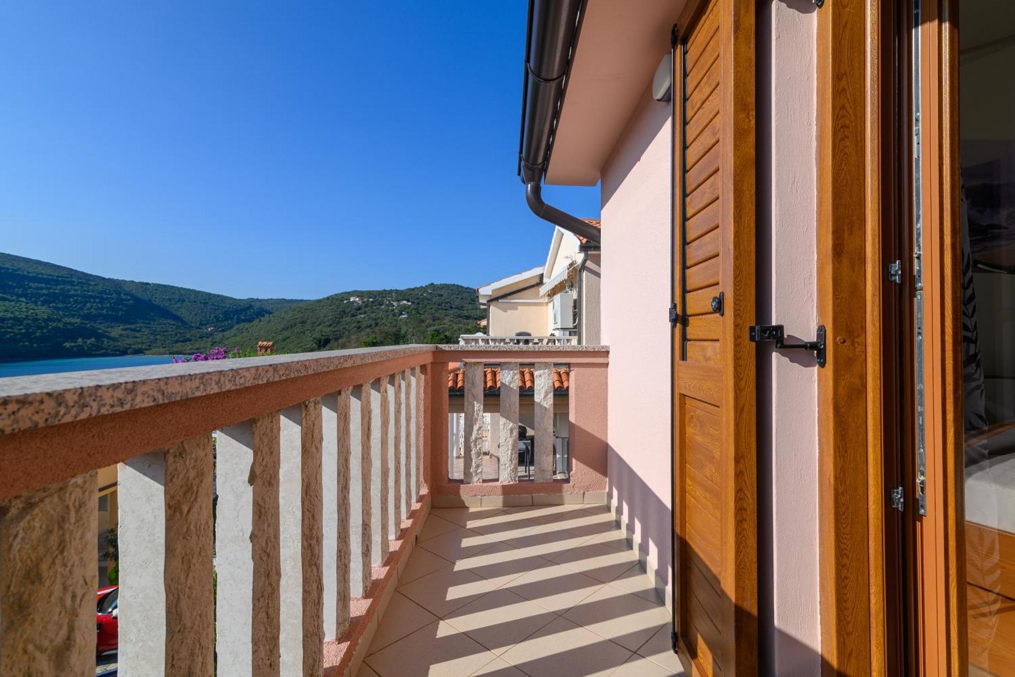 Apartments By The Sea Duga Luka - Prtlog, Labin - 2335 Kültér fotó